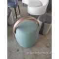 Continuez sur des tabourets ottomans pouf